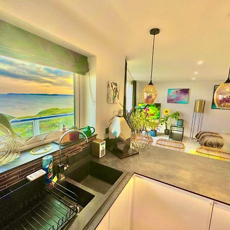 Stunning Sea View Two Double Bedroom Apartment - With Balcony - Opposite Beachfront Walk Bournemouth Exterior photo