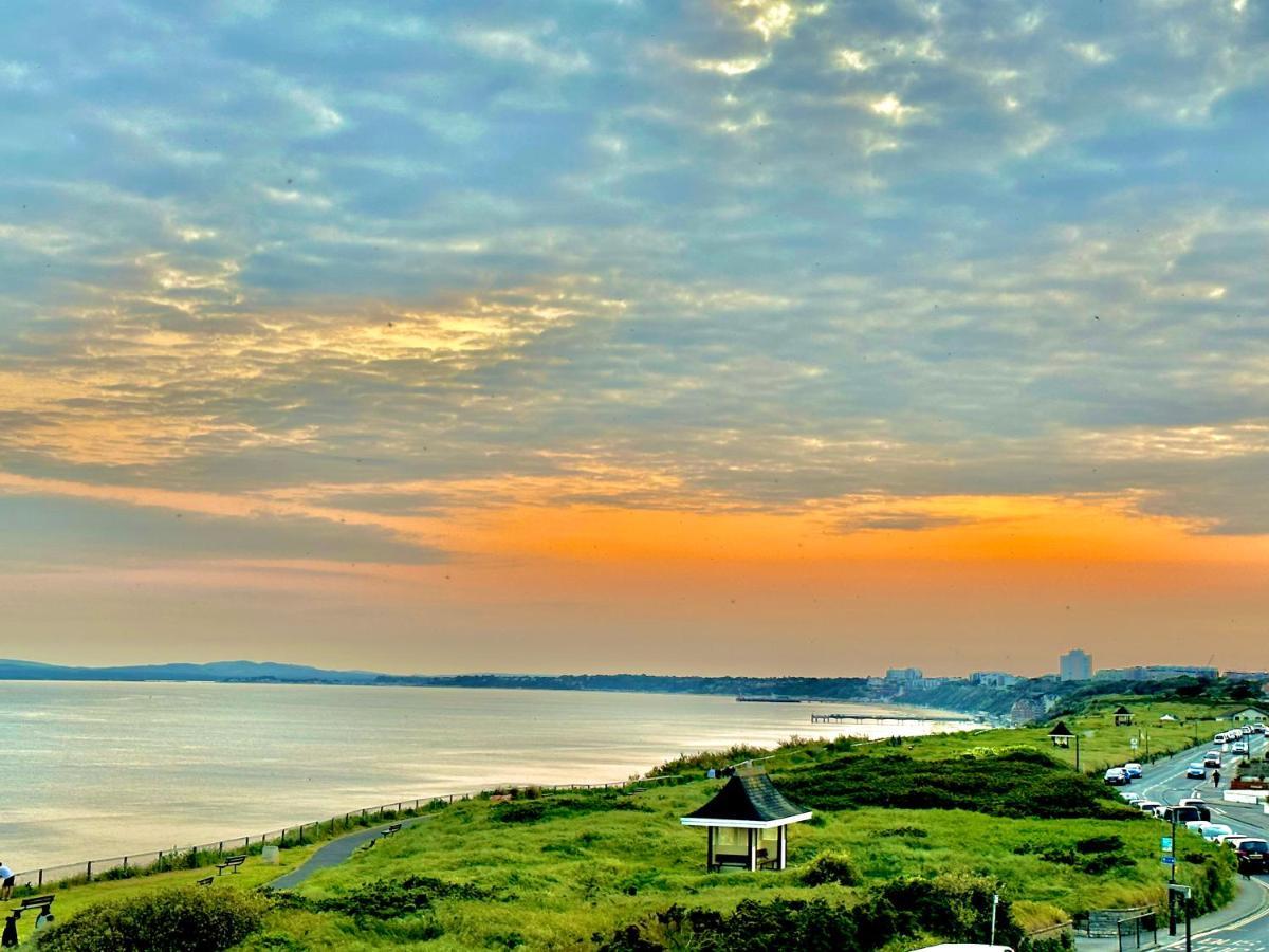 Stunning Sea View Two Double Bedroom Apartment - With Balcony - Opposite Beachfront Walk Bournemouth Exterior photo